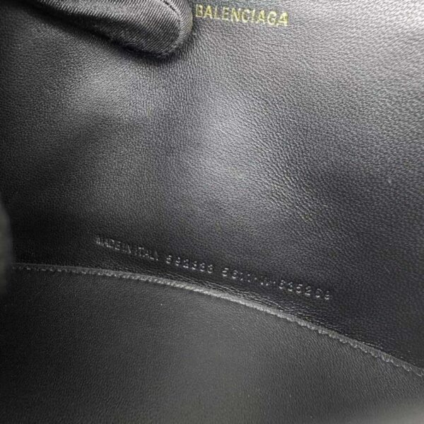 desc_balenciaga-hourglass-small-handbag-in-black-19x8x21cm_7