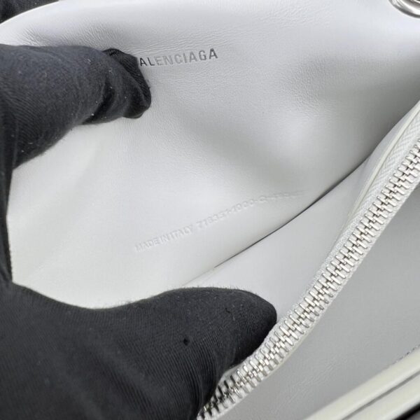 desc_balenciaga-womens-crush-small-chain-bag-quilted-in-optic-white251595cm_8