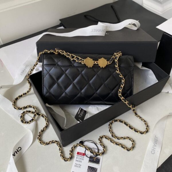 desc_chanel-flap-phone-holder-with-chain_3