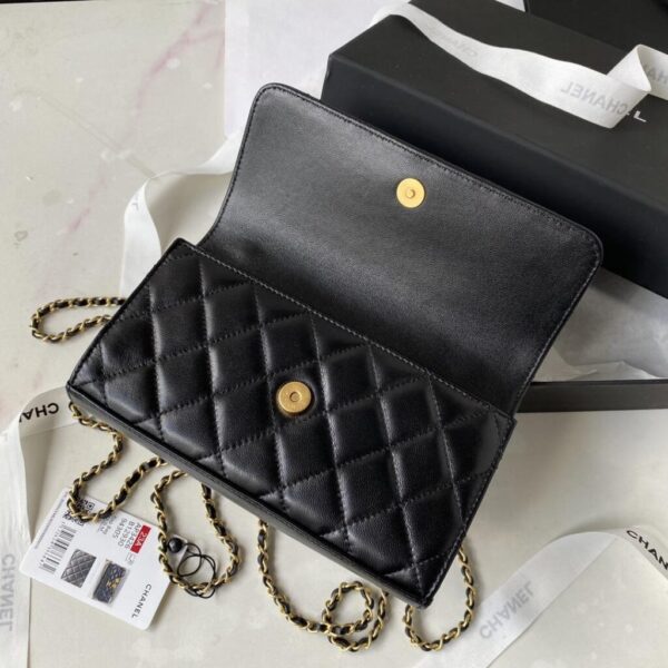 desc_chanel-flap-phone-holder-with-chain_4