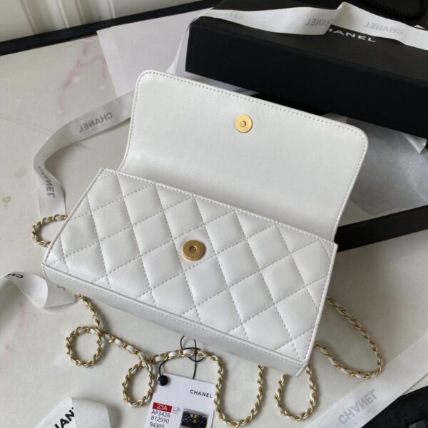 desc_chanel-flap-phone-holder-with-chain_5