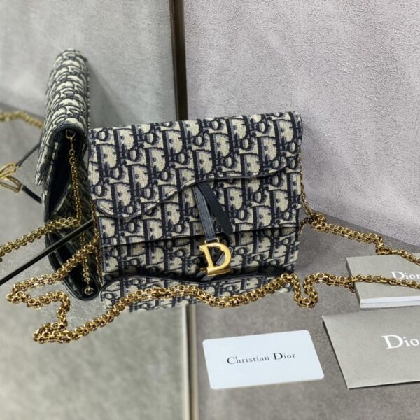 desc_dior-long-saddle-wallet-with-chain_1