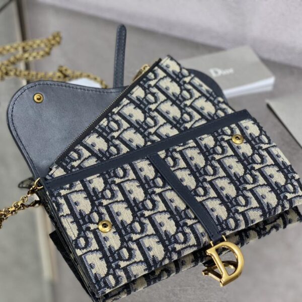 desc_dior-long-saddle-wallet-with-chain_5