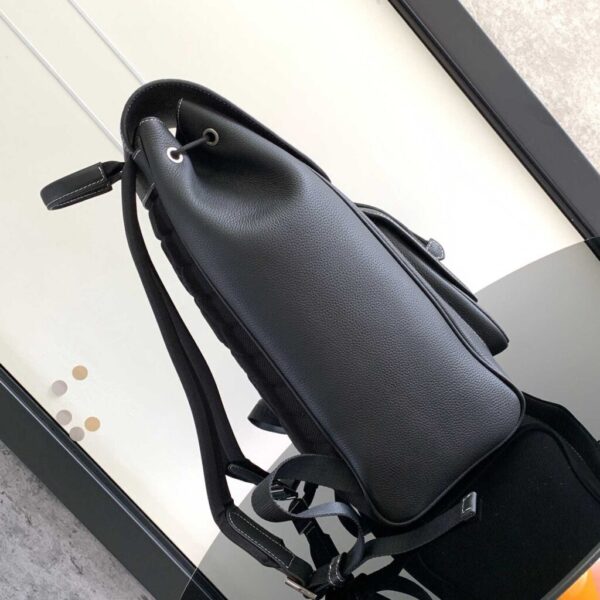desc_dior-saddle-backpack_2