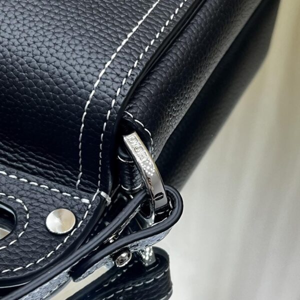 desc_dior-saddle-vertical-pouch-with-strap_2