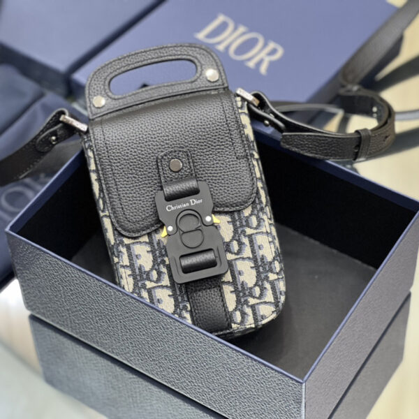 Dior Saddle Vertical Pouch With Strap