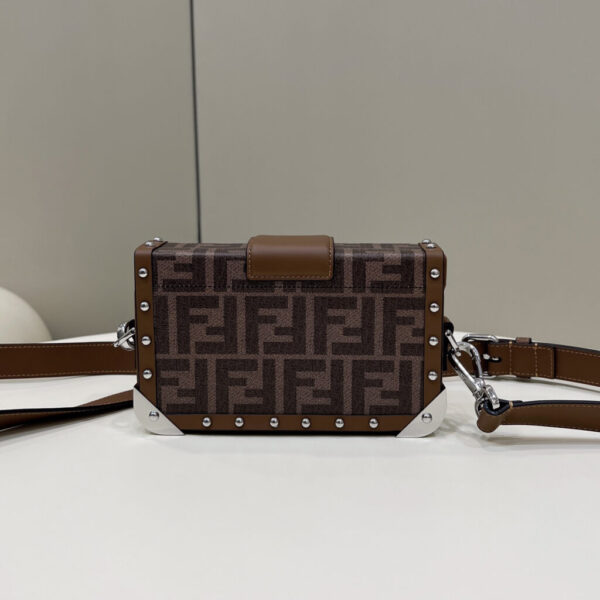 desc_fendi-baguette-trunk-mini-brown-fabric-bag1851155cm_2