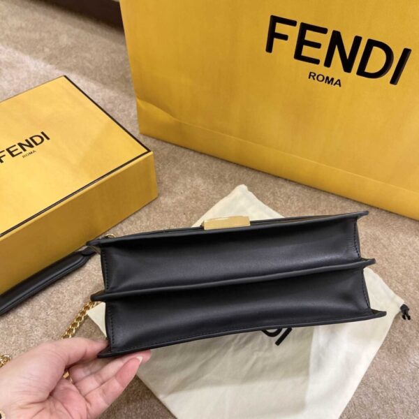 desc_fendi-kan-i-black-leather-bag-251710cm_5