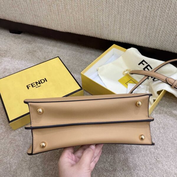 desc_fendi-peekaboo-iseeu-small-beige-leather-bag_3