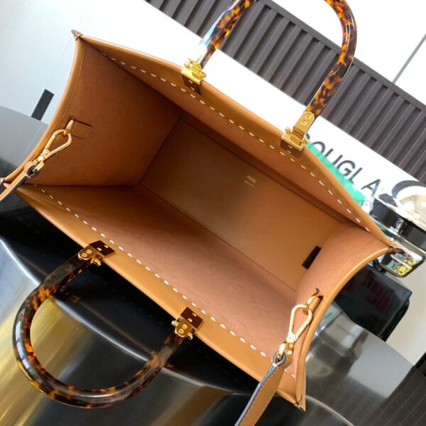 desc_fendi-sunshine-medium-light-brown-leather-and-elaphe-shopper-bag_1