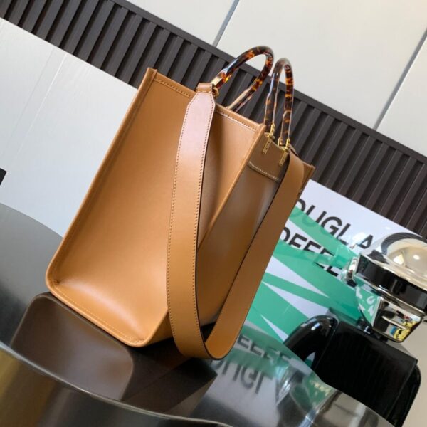 desc_fendi-sunshine-medium-light-brown-leather-and-elaphe-shopper-bag_7