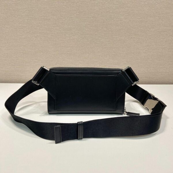 desc_prada-saffiano-leather-shoulder-bag_1