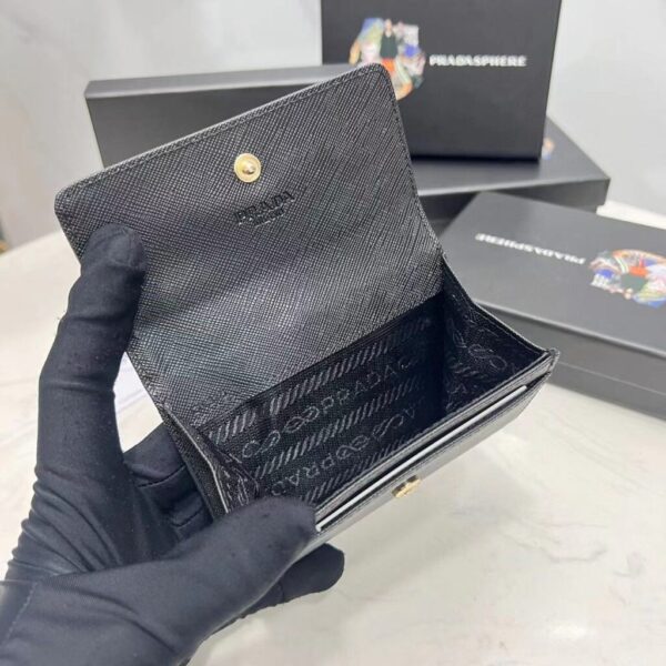 desc_prada-small-saffiano-leather-wallet_1